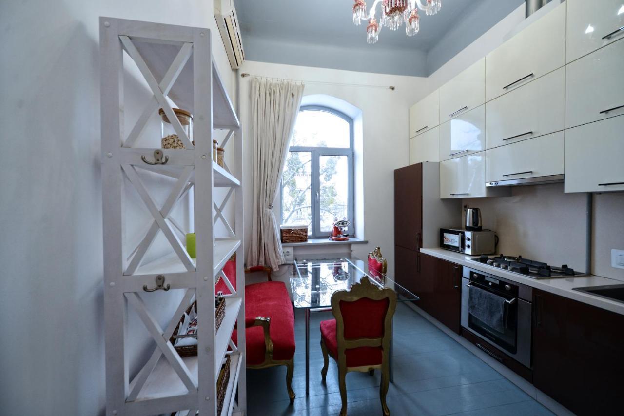 Artol Gorodetskogo Apartment Kiev Exterior foto