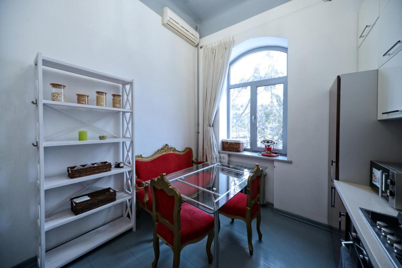 Artol Gorodetskogo Apartment Kiev Exterior foto