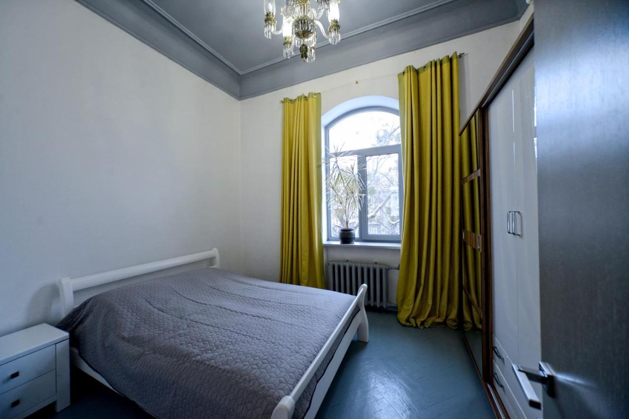 Artol Gorodetskogo Apartment Kiev Exterior foto